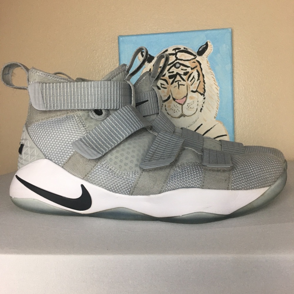 Nike Lebron Soldiers 11s Men 9.5